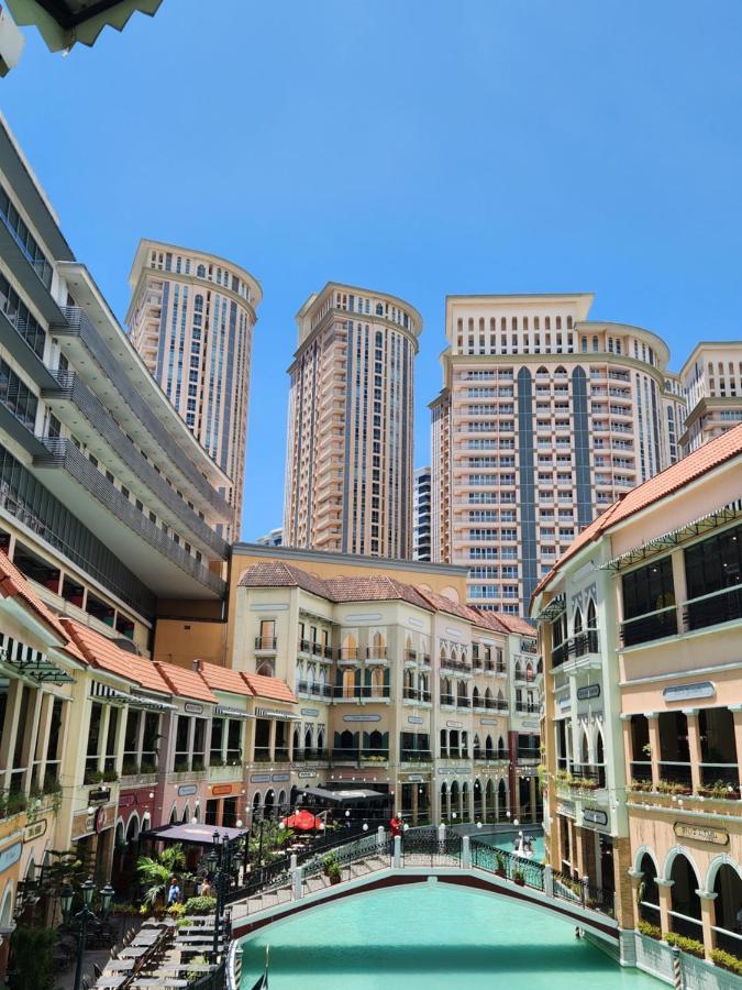 Venice Luxury: Family Suite with Mall Access and Pool Taguig Exterior photo